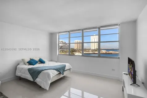 801 Brickell Bay Drive Miami FL 33131