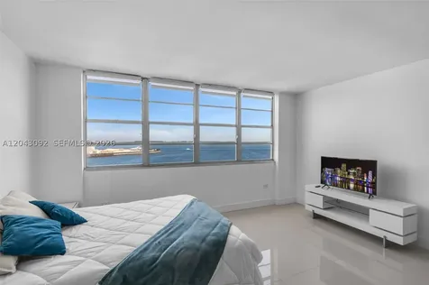 801 Brickell Bay Drive Miami FL 33131
