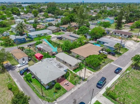 805 NW 3rd Terrace Hallandale Beach FL 33009