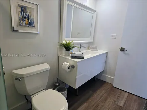 5601 Collins Avenue Miami Beach FL 33140