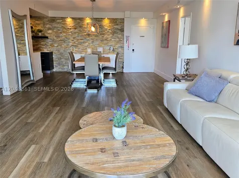 5601 Collins Avenue Miami Beach FL 33140