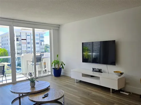 5601 Collins Avenue Miami Beach FL 33140