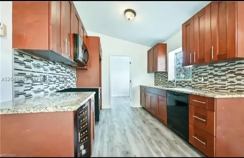 2830 NE 4th Avenue Naples FL 34120