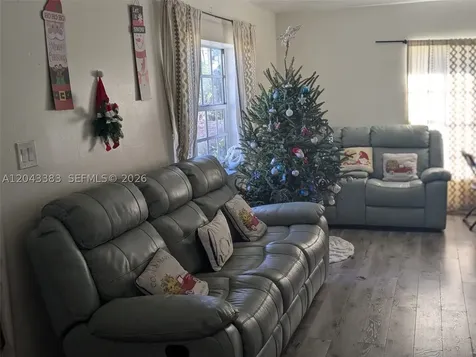 2830 NE 4th Avenue Naples FL 34120