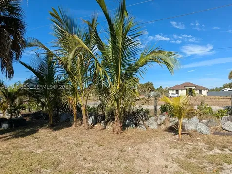 2830 NE 4th Avenue Naples FL 34120
