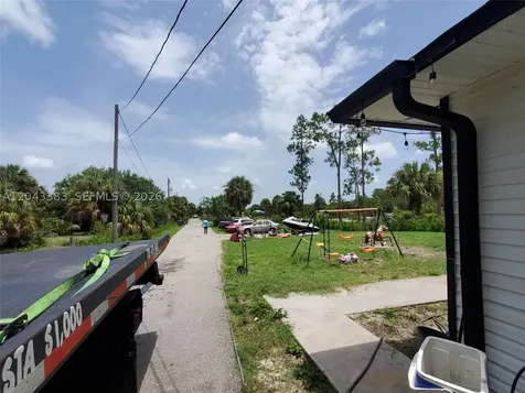 2830 NE 4th Avenue Naples FL 34120