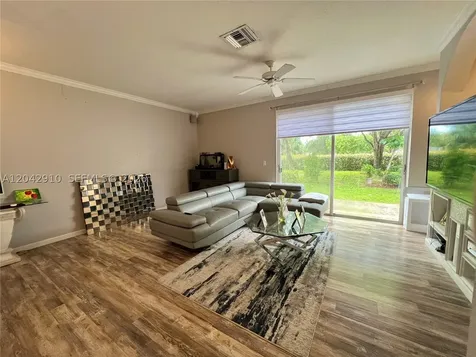 8917 NW 54th Street Sunrise FL 33351