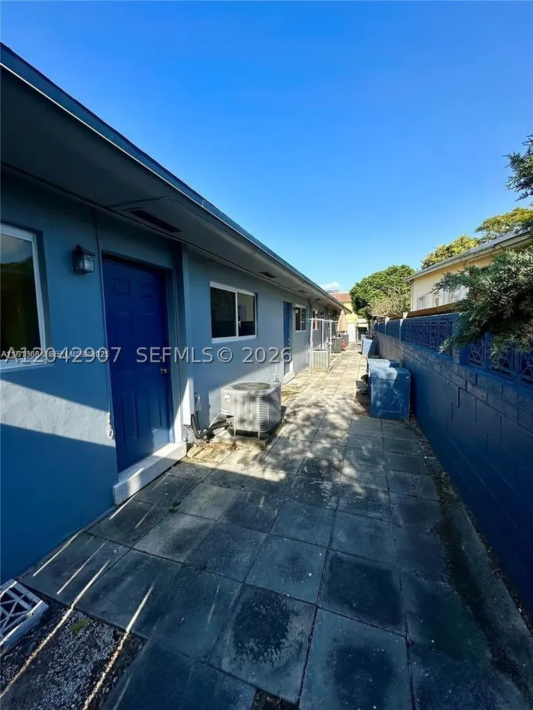 1821 N 17th Court Hollywood FL 33020