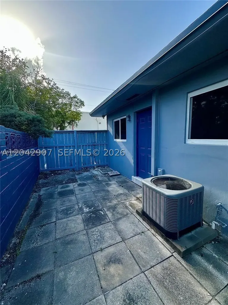 1821 N 17th Court Hollywood FL 33020