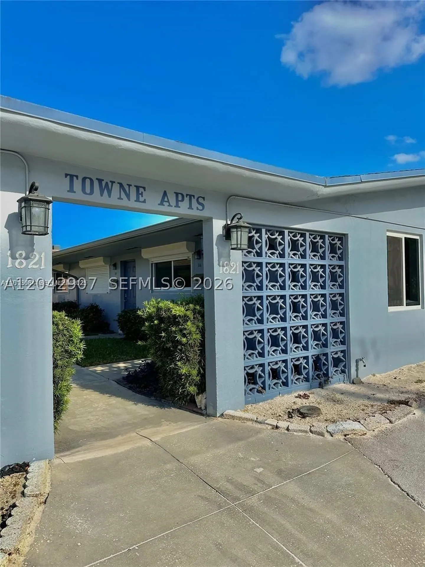 1821 N 17th Court Hollywood FL 33020