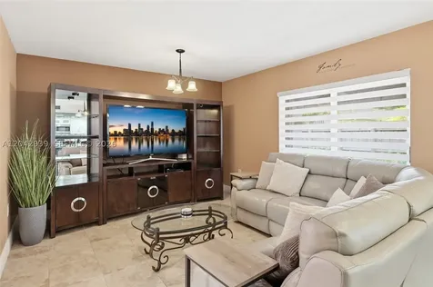 15652 SW 91st Lane Miami FL 33196