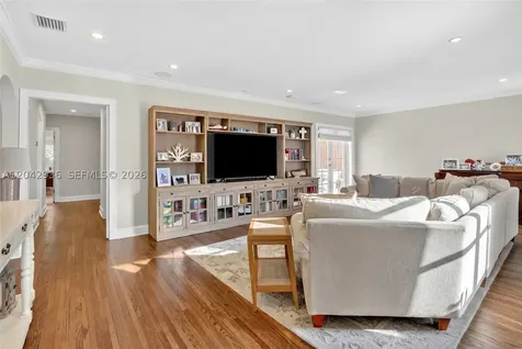 4943 Riviera Drive Coral Gables FL 33146