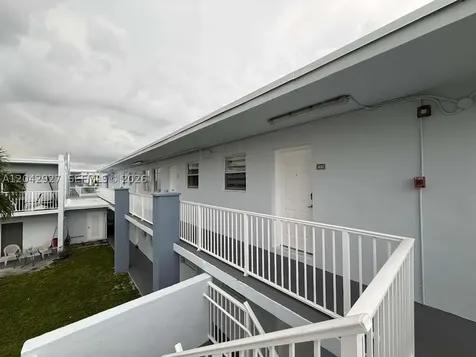 1255 W 49th Place Hialeah FL 33012