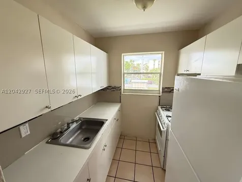 1255 W 49th Place Hialeah FL 33012