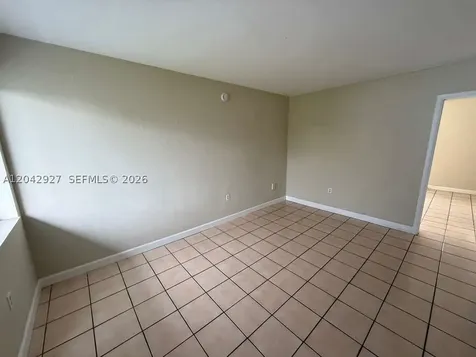 1255 W 49th Place Hialeah FL 33012