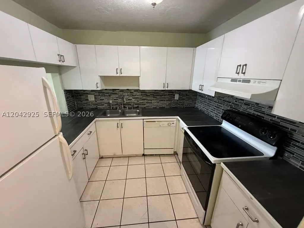 1900 W 68th Street Hialeah FL 33014