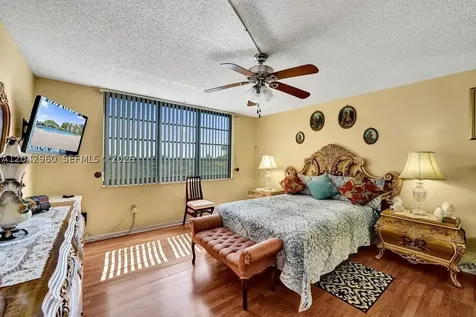 1000 Colony Point Circle Pembroke Pines FL 33026