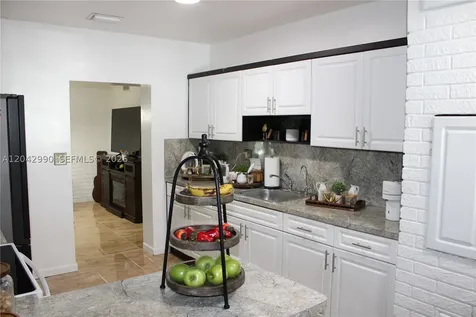 11512 NW 58th Avenue Hialeah FL 33012