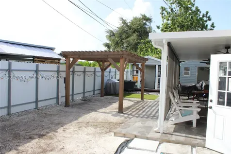 11512 NW 58th Avenue Hialeah FL 33012
