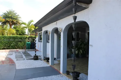 11512 NW 58th Avenue Hialeah FL 33012