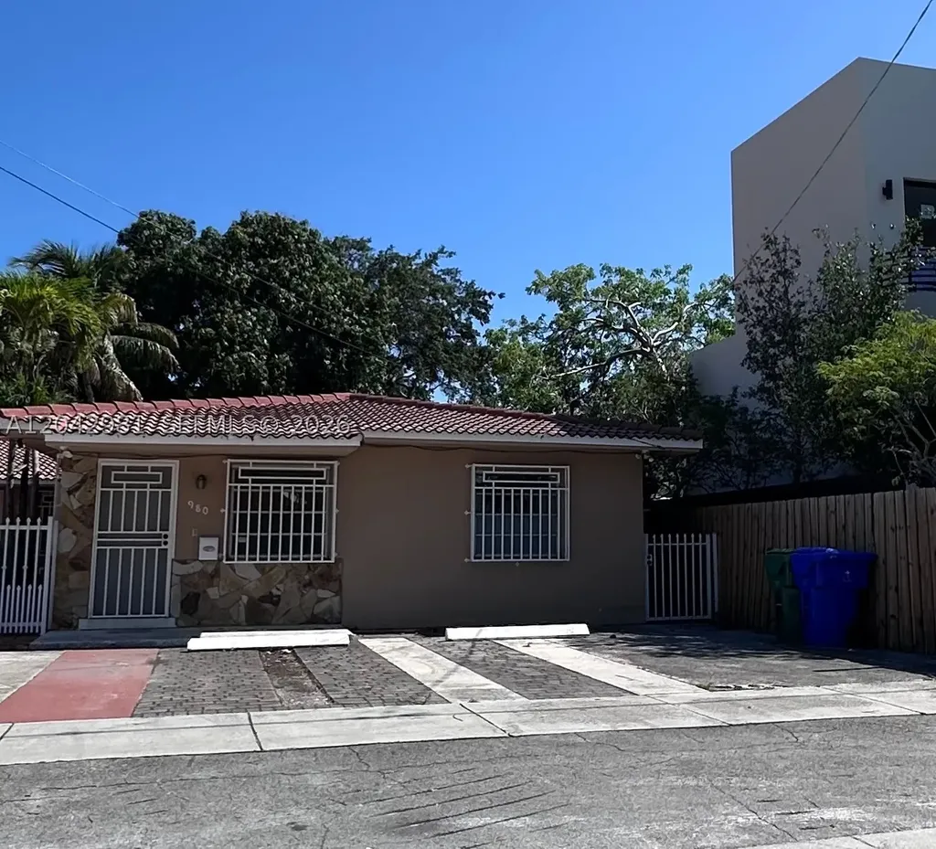 980 SW 10th Street Miami FL 33130