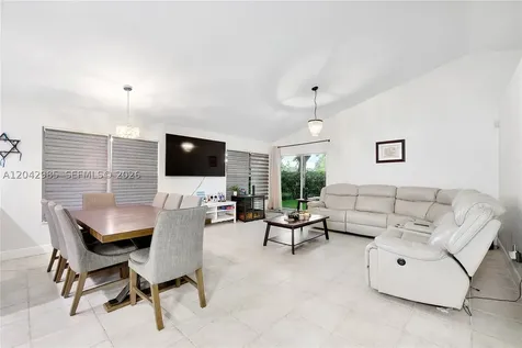 9161 N Lake Park Circle N Davie FL 33328