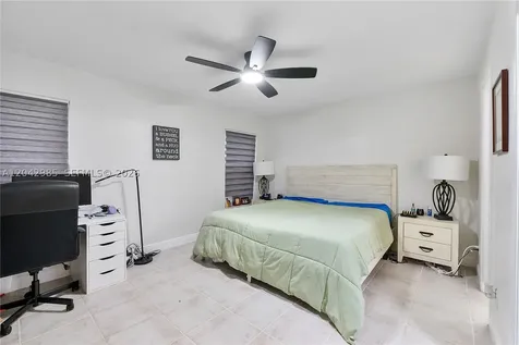 9161 N Lake Park Circle N Davie FL 33328