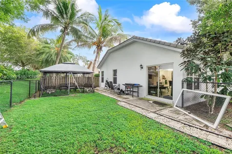 9161 N Lake Park Circle N Davie FL 33328