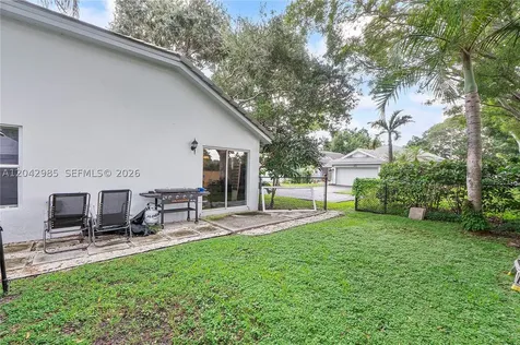 9161 N Lake Park Circle N Davie FL 33328