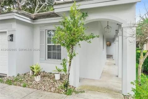 9161 N Lake Park Circle N Davie FL 33328