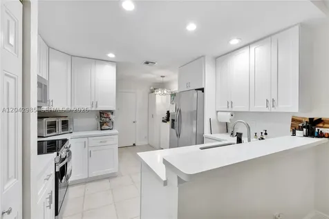 9161 N Lake Park Circle N Davie FL 33328