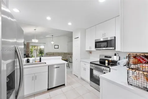 9161 N Lake Park Circle N Davie FL 33328