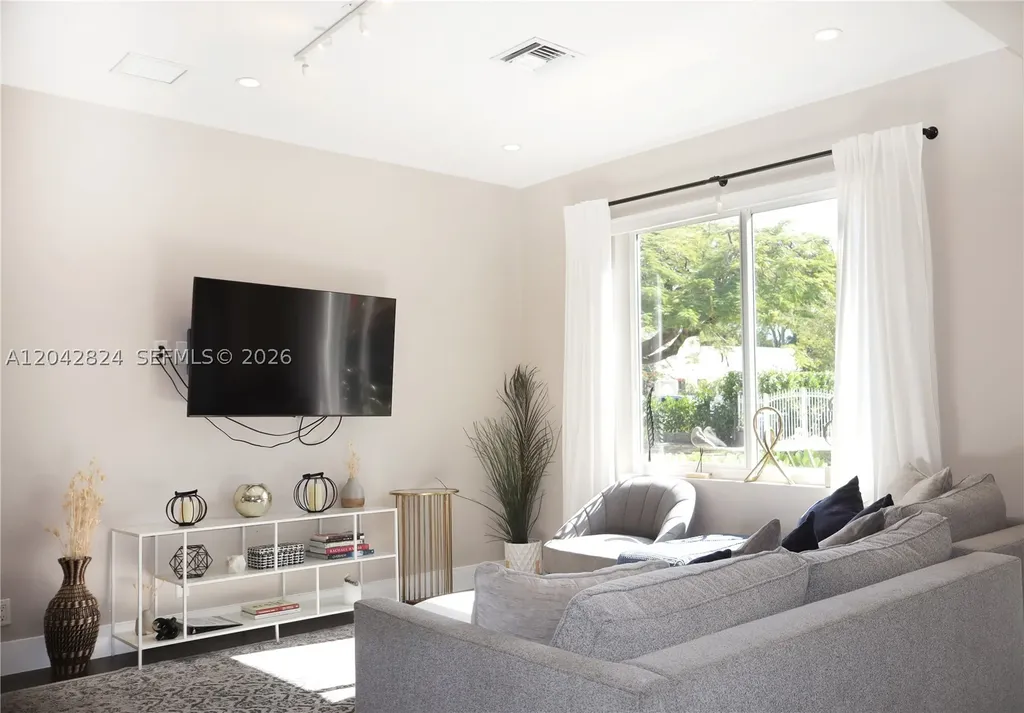513 SW 18th Court Fort Lauderdale FL 33315