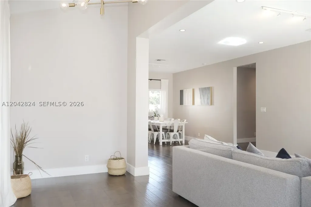513 SW 18th Court Fort Lauderdale FL 33315