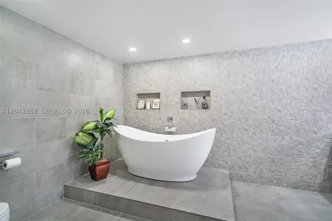 1581 Brickell Avenue Miami FL 33129