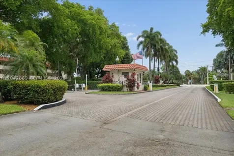 800 S Hollybrook Drive Pembroke Pines FL 33025