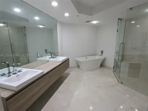 17111 E Biscayne Boulevard North Miami Beach FL 33160