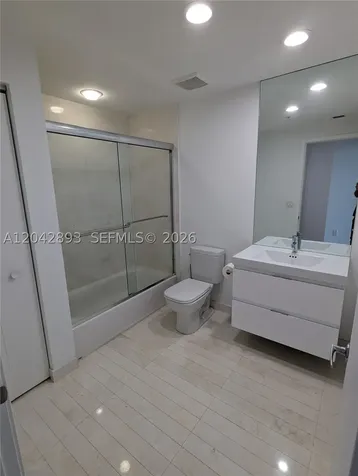 17111 E Biscayne Boulevard North Miami Beach FL 33160