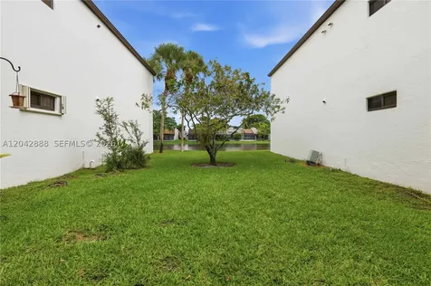 11230 Taft Street Pembroke Pines FL 33026