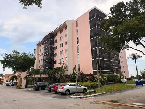 20840 San Simeon Way Miami FL 33179