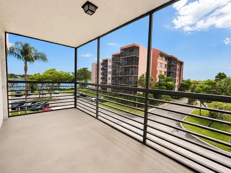 20840 San Simeon Way Miami FL 33179