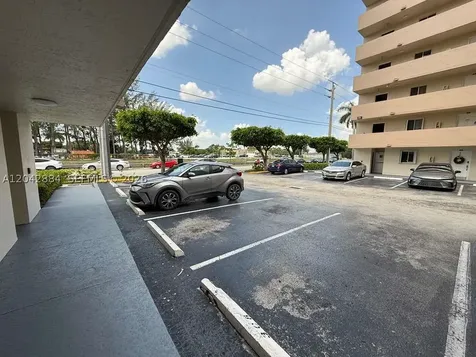 2735 W 52nd Street Hialeah FL 33016