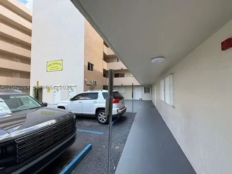2735 W 52nd Street Hialeah FL 33016