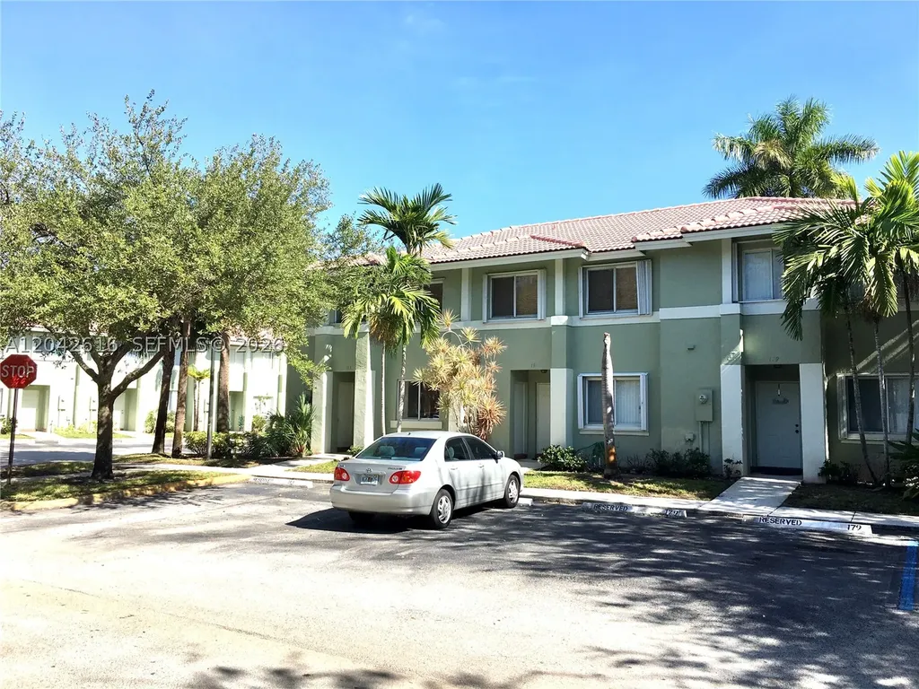 183 Hidden Ct Road Hollywood FL 33023