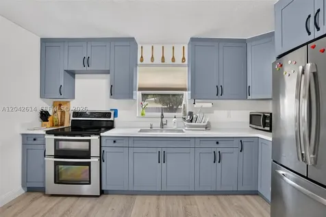 2446 Mckinley Street Hollywood FL 33020