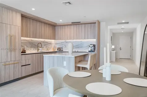 77 SE 5th Street Miami FL 33131