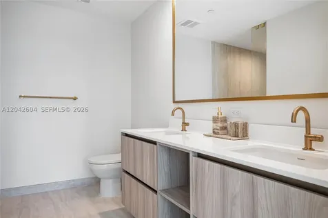 77 SE 5th Street Miami FL 33131