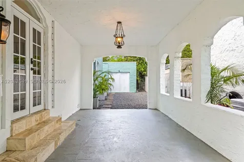 1209 La Mancha Avenue Coral Gables FL 33134