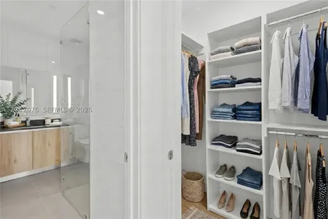 650 NE 2nd Avenue Miami FL 33132