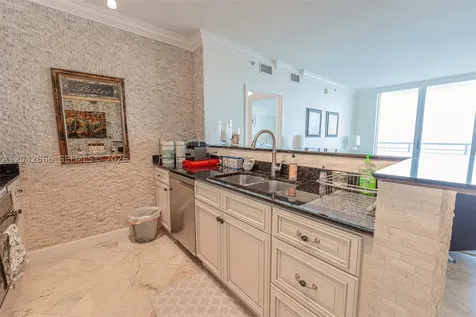 325 S Biscayne Boulevard Miami FL 33131